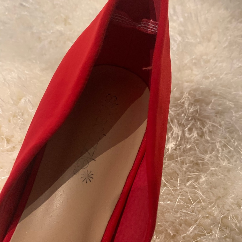 RED PUMP HEELS - Picture 8 of 15